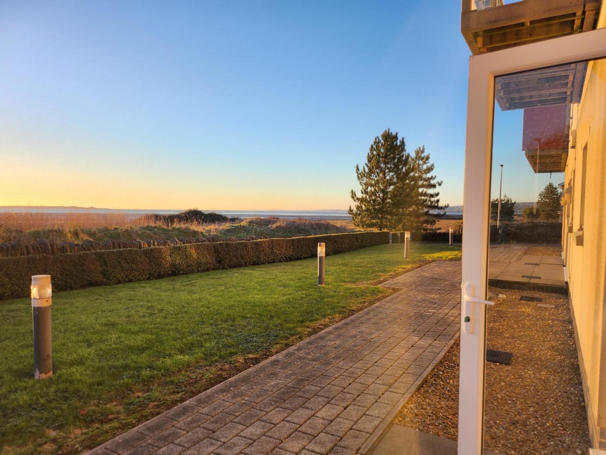 Coastal Apartment With Beach On Your Doorstep! Llanelli Luaran gambar